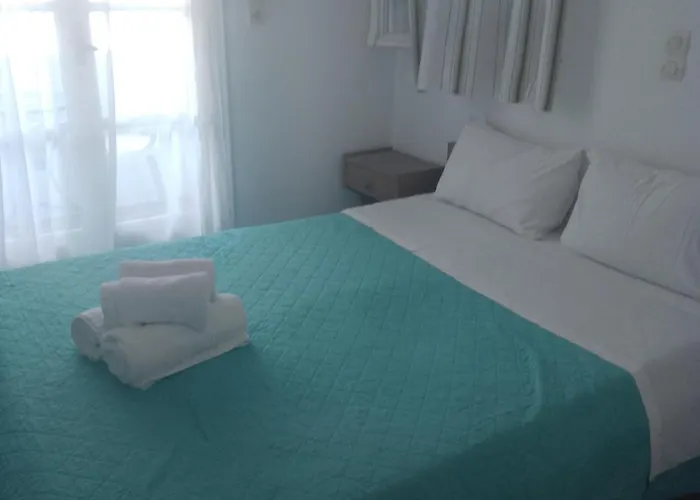 Polemis 2* Agia Anna (Naxos)