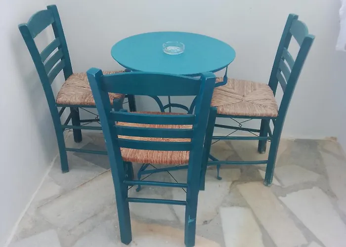 Polemis 2* Agia Anna (Naxos)