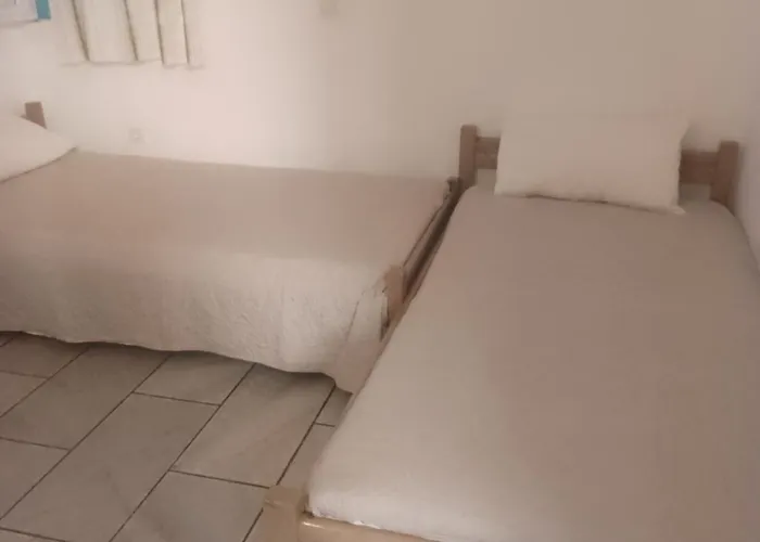 Polemis 2* Agia Anna (Naxos)