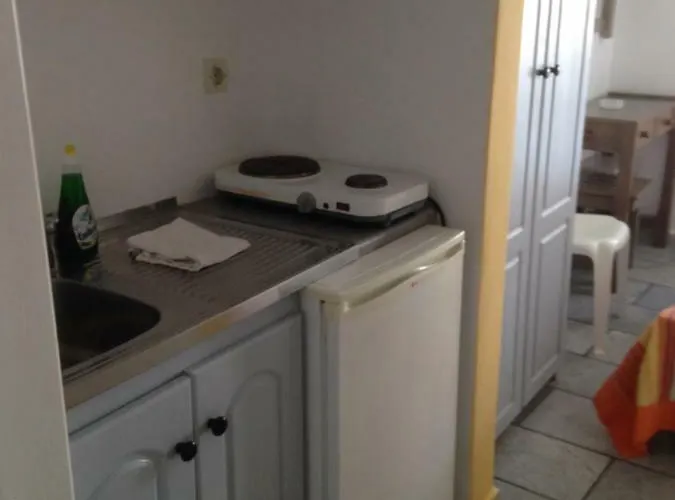 Polemis 2* Agia Anna (Naxos)