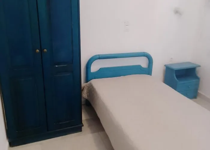 Polemis شقة فندقية 2*