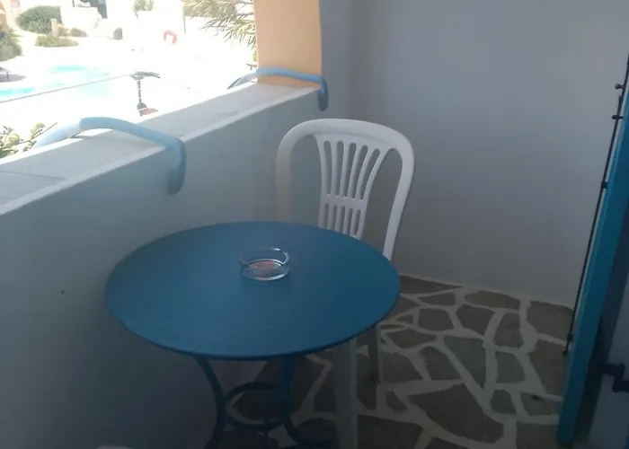 Polemis شقة فندقية 2*