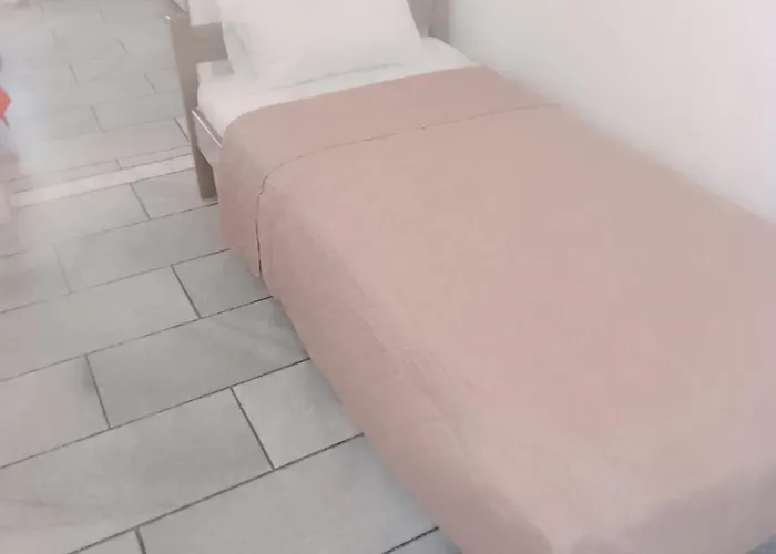 Polemis شقة فندقية 2*